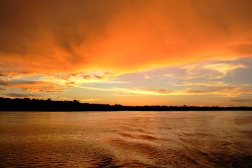 Sonnenunterngang am Amazonas